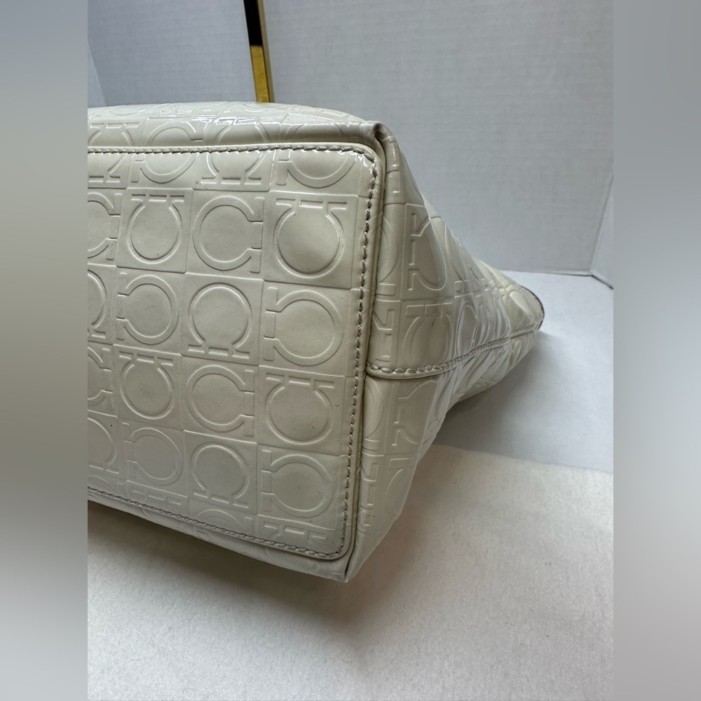 Authentic Salvatore Ferragamo Gancini Embossed Leather w/ COA - Picture 10 of 15